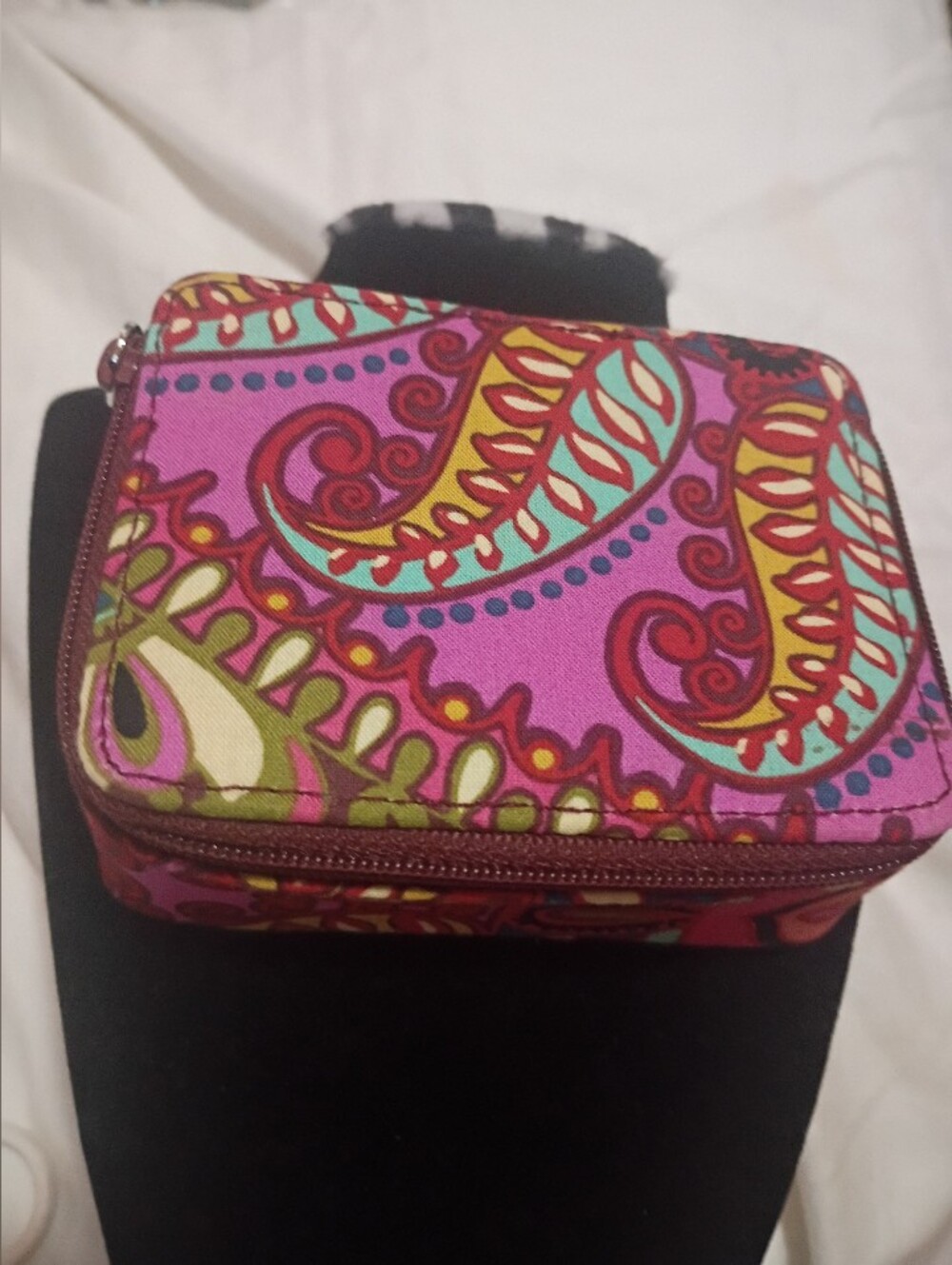 Vibrant Vera Bradley Paisley Zip-Top Medication Holder. 4.5x3.5